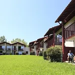 B4 Vue Montagnes Piscine Appartement *